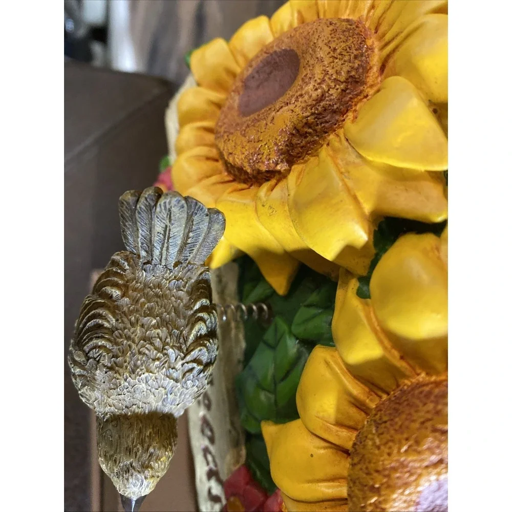 Sunflower Resin Wall Plaque W/‎ Moving Bird On Spring 